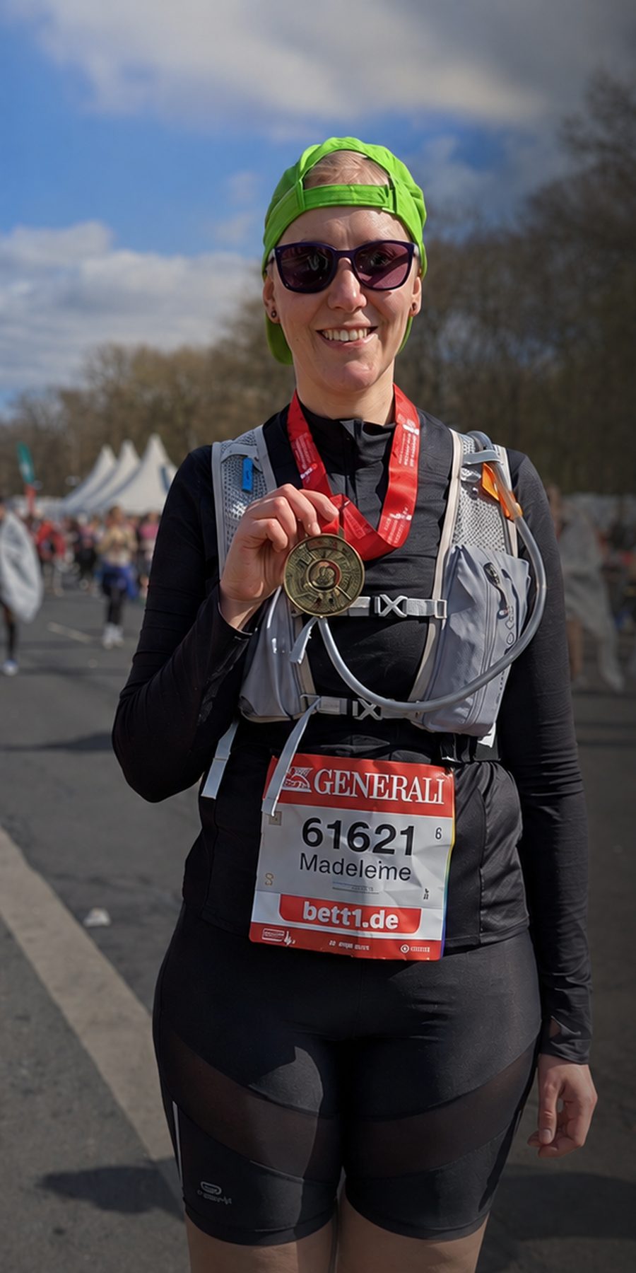 Madeleine nach ihrem ersten Halbmarathon